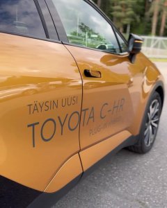 Tervetuloa koeajamaan uusi Toyota C-HR Plug-in Hybrid!